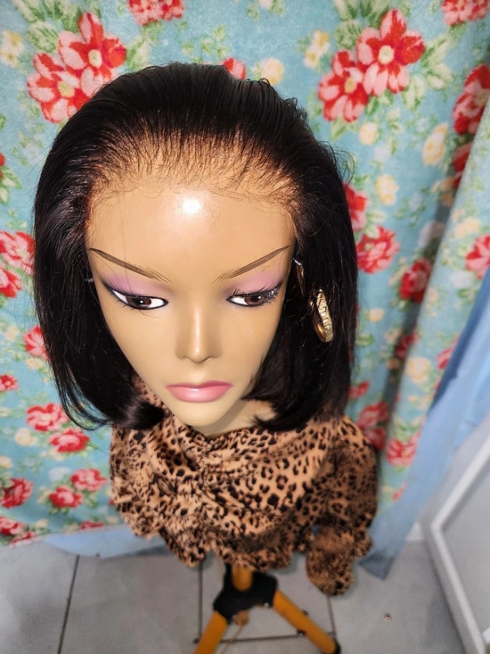 ISEE HAIR Short Bob Lace Front Human Hair Wig, Black
